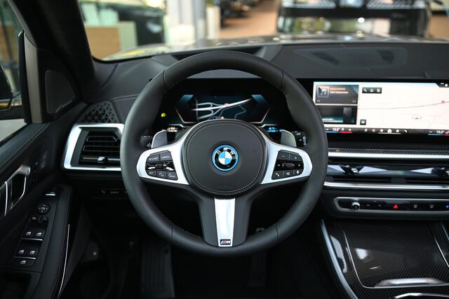 BMW X5 xDrive50e M Sport Automaat / Panoramadak Sky Lounge / Trekhaak / Massagefunctie / Soft-Close / Parking Assistant Professional / Active Steering