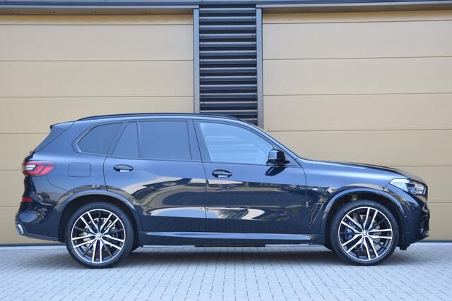 BMW X5 xDrive45e High Executive * M-Pakket * Laser * SOH 89% * Panoramadak * Comfortstoelen * Harman/Kardon * 22' Lm * 1e Eigenaar * Dealeronderhouden *
