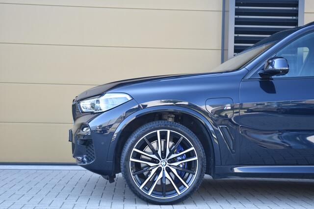 BMW X5 xDrive45e High Executive * M-Pakket * Laser * SOH 89% * Panoramadak * Comfortstoelen * Harman/Kardon * 22' Lm * 1e Eigenaar * Dealeronderhouden *
