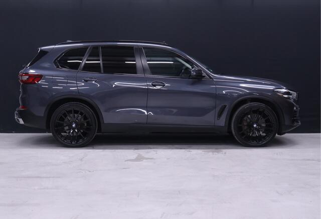 BMW X5 xDrive45e High Executive [SCHUIFDAK, HARMAN KARDON, TREKHAAK, LUCHTVERING, APPLE CARPLAY, ANDROID AUTO, MEMORY SEATS, M SPORT VELG, CAMERA, NIEUWSTAAT]