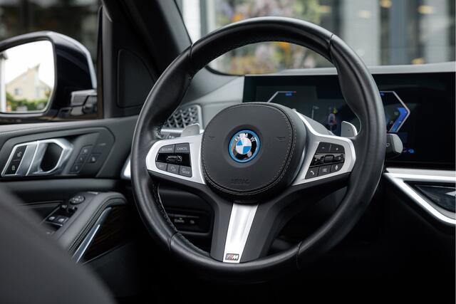 BMW X5 xDrive50e M-Sport PRO Pano - Trekhaak - Brooklyn Grau