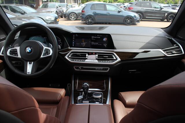 BMW X5 xDrive45e High Exe. M Sport / Trekhaak / Panoramadak / 360Camera / Head-up / Softclose / Keyless / 22'' / Harman Kardon / Luchtvering / Stoelventilatie+Verwarming / Luxe Leder / Dodehoek / DAB / ACC