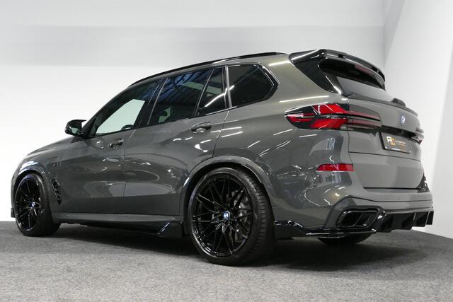 BMW X5 xDrive50e M Sport / M Bodykit / Achterasbesturing / Panoramadak / Elektr. verstelbare voorstoelen + memory / Softclose / Luchtvering / Elektr. wegklapbare trekhaak / HUD Professional / Harman Kardon Surround Sound / 22'' LMV / Ambienteverlichting / Stoelv