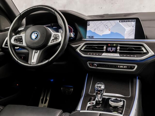 BMW X5 xDrive45e M Sport High Executive 394Pk Automaat (PANORAMADAK, SCHAALSTOELEN, LASER KOPLAMPEN, LUCHTVERING, COMFORT ZETELS, HEAD-UP DISPLAY, STOELVENTILATIE, CARBON PAKKET, CRYSTAL PAKKET, HARMAN/KARDON, NIEUWSTAAT)