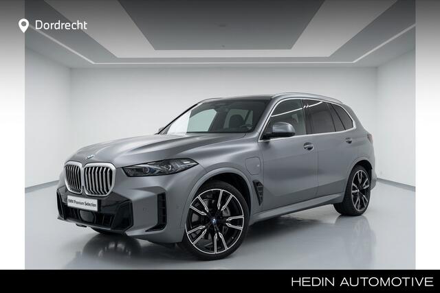 BMW X5 xDrive50e M-Sport Individual | Frozen Pure Grey | Autobahnassistent | Pano | Trekhaak | Comforzetels | Active Steering