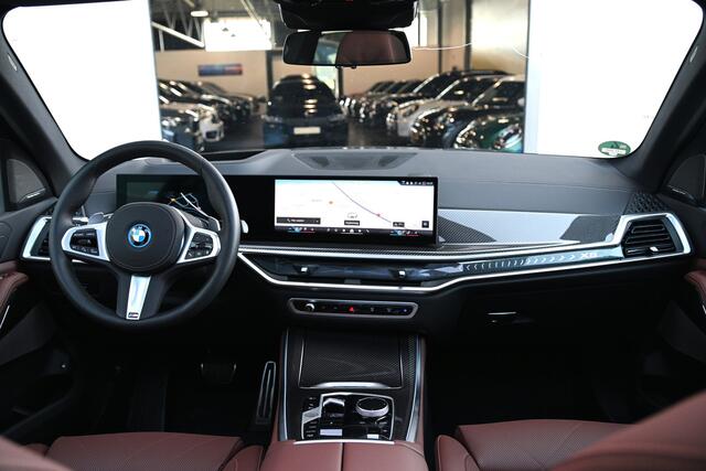 BMW X5 xDrive50e M Sport Automaat / Panoramadak / Trekhaak / Comfortstoelen / Adaptieve LED / Soft-Close / Parking Assistant Professional / Active Steering