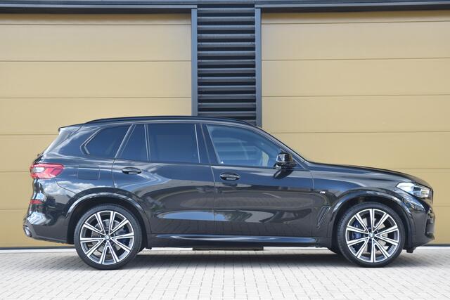 BMW X5 xDrive40i High Executive * M-Sport * Panoramadak * Soft close * Trekhaak * Stoelmassage * Comfortstoelen *