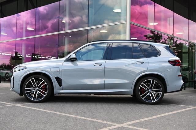 BMW X5 xDrive50e M Sport Automaat / Trekhaak / Panoramadak / Comfortstoelen / Comfort Access / Soft-Close / Harman Kardon / Parking Assistant Professional