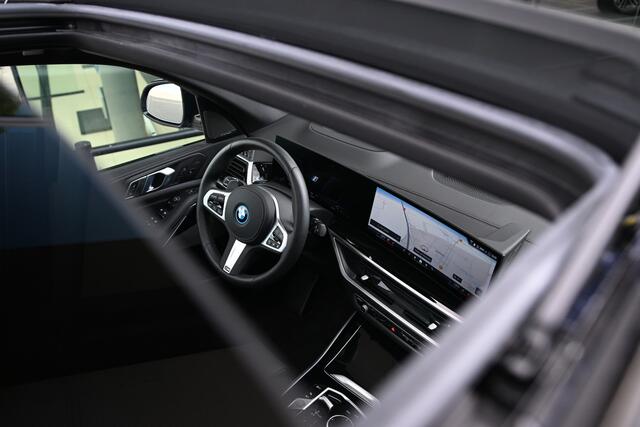 BMW X5 xDrive50e M Sport Automaat / Trekhaak / Panoramadak / Comfortstoelen / Comfort Access / Soft-Close / Harman Kardon / Parking Assistant Professional