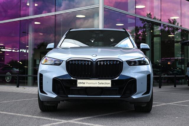 BMW X5 xDrive50e M Sport Automaat / Trekhaak / Panoramadak / Comfortstoelen / Comfort Access / Soft-Close / Harman Kardon / Parking Assistant Professional