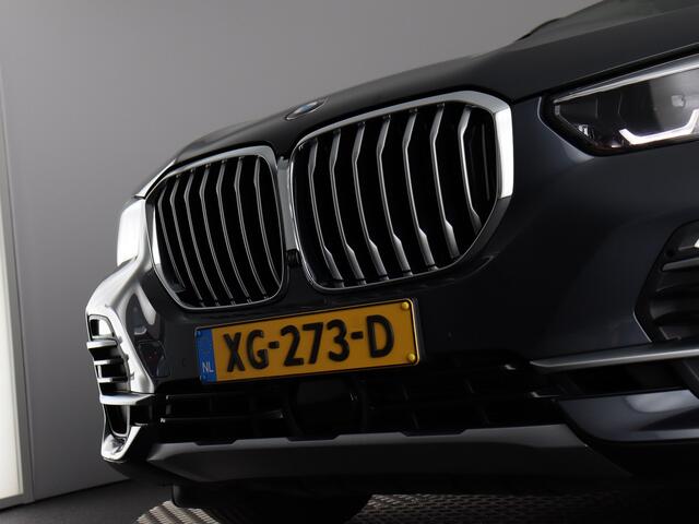 BMW X5 xDrive40i High Executive (NL-Auto / Skylounge / Luchtvering / 4Wiel sturing / 3D Camera / Stoelverw. + Koeling / Softclose / H&K / Vol!)