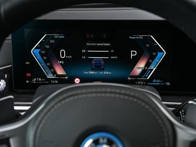BMW X5 xDrive50e | M-Sport Pro | Panoramadak | Active Cruise | 360 Camera | Iconic Glow | Harman/Kardon | Memory Seats | Head-Up | Luchtvering | Ambiance Interieur | Trekhaak |