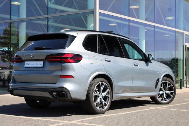 BMW X5 xDrive50e M Sport Automaat / Panoramadak / Comfortstoelen / Parking Assistant Professional / Soft-Close / Adaptieve LED / Comfort Access