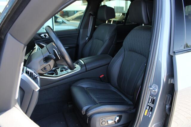 BMW X5 xDrive50e M Sport Automaat / Panoramadak / Comfortstoelen / Parking Assistant Professional / Soft-Close / Adaptieve LED / Comfort Access