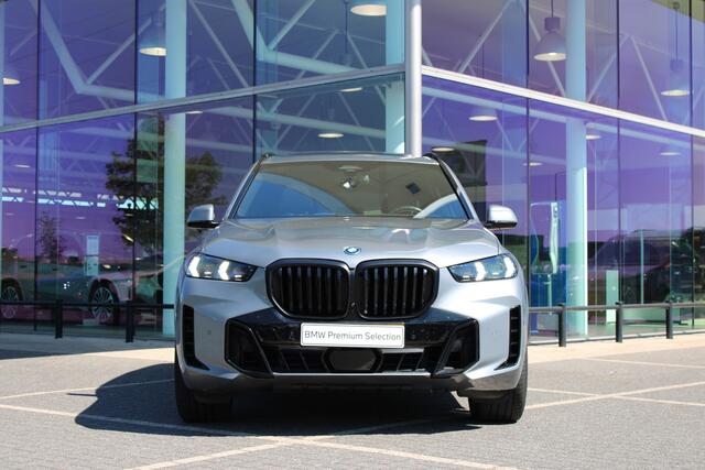 BMW X5 xDrive50e M Sport Automaat / Panoramadak / Comfortstoelen / Parking Assistant Professional / Soft-Close / Adaptieve LED / Comfort Access
