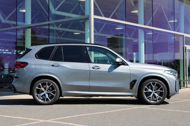 BMW X5 xDrive50e M Sport Automaat / Panoramadak / Comfortstoelen / Parking Assistant Professional / Soft-Close / Adaptieve LED / Comfort Access