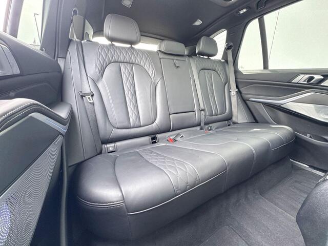 BMW X5 xDrive45e High Executive M-Sport van internet gehaald ivm schade 21-7, staat bij Autoschade Amersfoort. Info Pieter 22 Inch / Glazen Schuifdak / Bowers & Wilkins / Comfort Acces / Shadow Line koplampen / Getinte ramen Achter / Stoelventilatie / Stoel verwarming Voor + Achter / Driving Prof / Parking Prof / Head Up Display