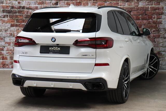 BMW X5 xDrive45e High Executive M Sport Pakket Automaat / Live Cockpit Professional / Laserlicht / Panoramadak / Harman Kardon / Driving Assistant Professional / Stoelvermaning voor + achter / Head-Up Display / Shadow Line / 22 Inch / Stoelventilatie / Soft-Close / Active Steering / DAB