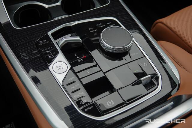 BMW X5 xDrive50e 490Pk X-Drive | M-Sport Pro | Shadowline | Luchtvering | Panoramadak | 360° Camera | Harman-Kardon | Head Up Display | Trekhaak | 22''