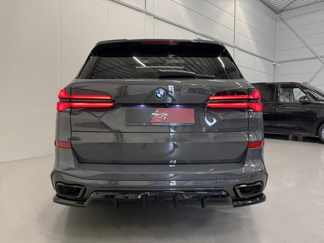 BMW X5 xDrive50e M-Sport DRAVITGRAU/PANO/22"/M-SPORTSTOELEN/SKY-LOUNGE/MASSAGE+VENTILATIE/H&K/22"BLACK/ICONIC-GLOW/360CAMERA/STANDKACHEL/DONKERE-HEMEL/M-SPORT PRO PAKKET/SHADOW-LINE/BODYKIT/VOLLEDIG BMW DEALER HISTOR