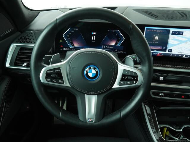 BMW X5 xDrive50e | SoH 100% | M Sportpakket | Panoramadak | Head-Up | Harman Kardon | Stoelventilatie | Stoelverwarming V+A | Carbon interieur | 22'' | Comfortzetels |