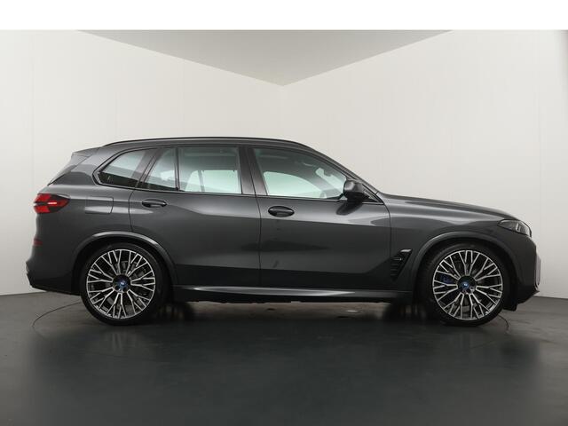 BMW X5 xDrive50e | SoH 100% | M Sportpakket | Panoramadak | Head-Up | Harman Kardon | Stoelventilatie | Stoelverwarming V+A | Carbon interieur | 22'' | Comfortzetels |