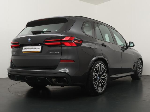 BMW X5 xDrive50e | SoH 100% | M Sportpakket | Panoramadak | Head-Up | Harman Kardon | Stoelventilatie | Stoelverwarming V+A | Carbon interieur | 22'' | Comfortzetels |