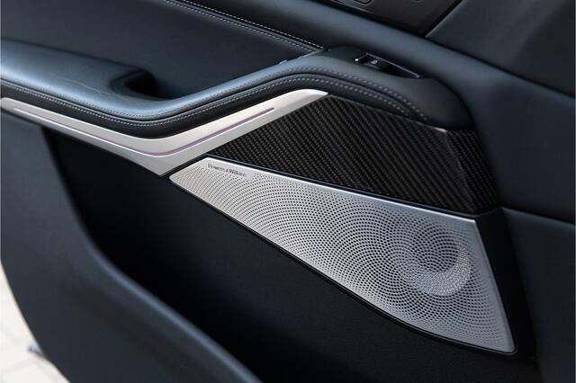 BMW X5 xDrive50e LCI M-sport Pro ACC Skylounge M Seats Massage Stoelvent. Bowers&W AlcantHemel, HUD 360 Trekhaak