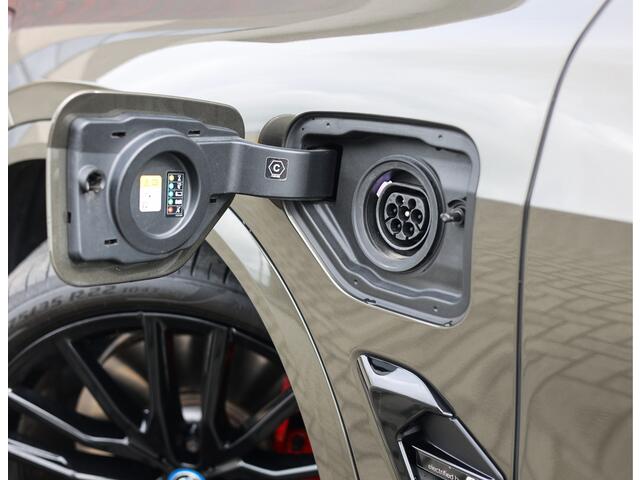 BMW X5 50e xDrive | Pano - HUD - Massage