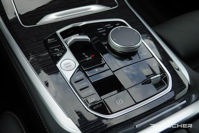 BMW X5 xDrive50e 490Pk X-Drive | M-Sport Pro | Shadowline | Luchtvering | Panoramadak | 360° Camera | Harman-Kardon | Head Up Display | Trekhaak | 22''
