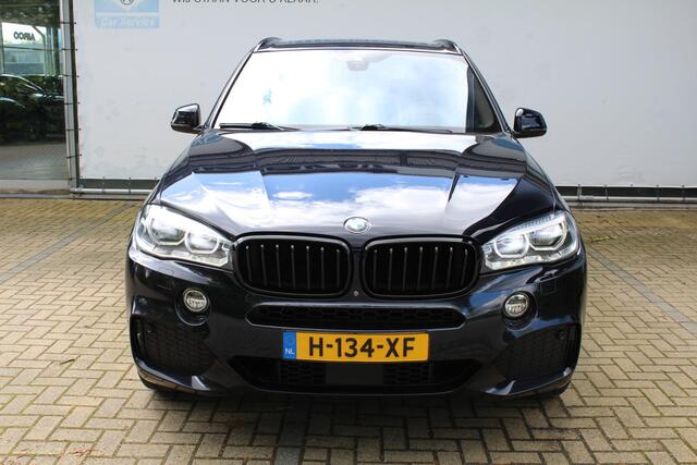 BMW X5 xDrive40d High Executive M-Sport | Panorama dak | Soft close | Head-Up Display | Elektrisch wegklapbare trekhaak | Eletrisch verstelbare stoelen met memory | Harma/Kardon Audiosysteem | Stoelverwarming voor + achter | 360* Camera | Elektrische kofferbakklep | Adaptive cruise | Lane assist | Elektrisch verstelbaar stuurkolom | Keyless entry/start | Dodehoekdetectie | Apple CarPlay/Android Auto |