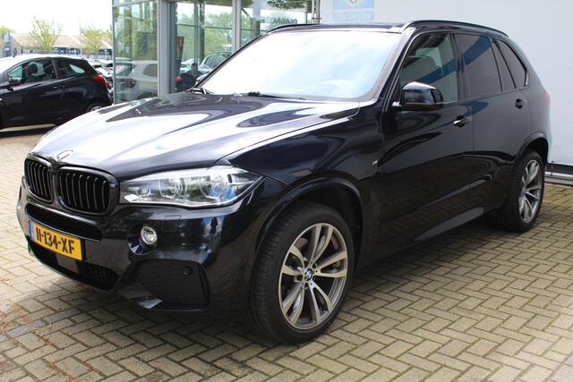 BMW X5 xDrive40d High Executive M-Sport | Panorama dak | Soft close | Head-Up Display | Elektrisch wegklapbare trekhaak | Eletrisch verstelbare stoelen met memory | Harma/Kardon Audiosysteem | Stoelverwarming voor + achter | 360* Camera | Elektrische kofferbakklep | Adaptive cruise | Lane assist | Elektrisch verstelbaar stuurkolom | Keyless entry/start | Dodehoekdetectie | Apple CarPlay/Android Auto |