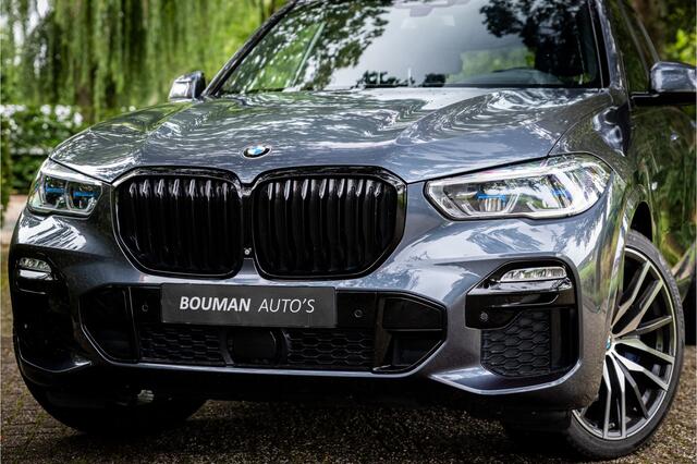 BMW X5 xDrive45e M Sport Sky Lounge Laser Soft Close 22" Vierwielbesturing Harman Kardon Skylounge