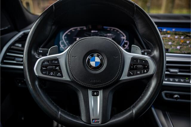 BMW X5 xDrive45e M Sport Sky Lounge Laser Soft Close 22" Vierwielbesturing Harman Kardon Skylounge