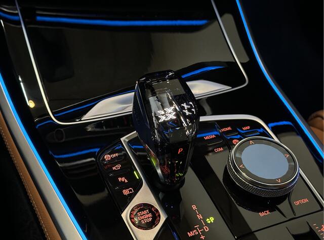 BMW X5 45e M-Performance Seats | 360 View | Panorama | ACC | Kristal pook | Head-Up | Laser-LED | Memory | Harman-Kardon | Keyless-Go | Trekhaak | Drive Assist Pro. | Leder | 4-Zone Clima | Standkachel | Rijklaarprijs & Bovag garantie | Carplay | Draadloos Laden | DAB | Sfeerverlichting |