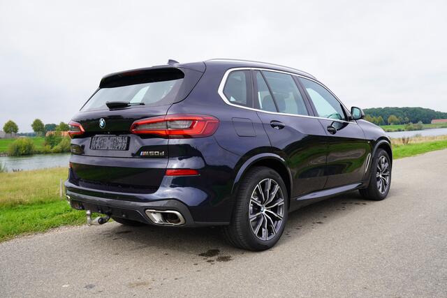 BMW X5 M50d High Executive / Sky Lounge / Rear Seat Ent / Achteras besturing / Trekhaak / Co Pilot / Nappa /