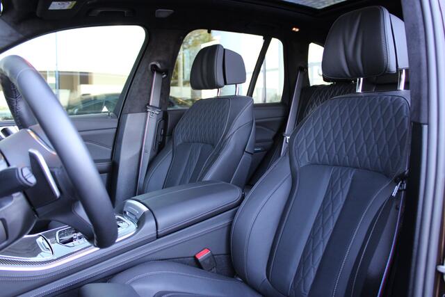 BMW X5 xDrive50e M Sport Automaat / Trekhaak / Panoramadak Sky Lounge / Comfortstoelen / Comfort Access / Soft-Close / Parking Assistant Professional