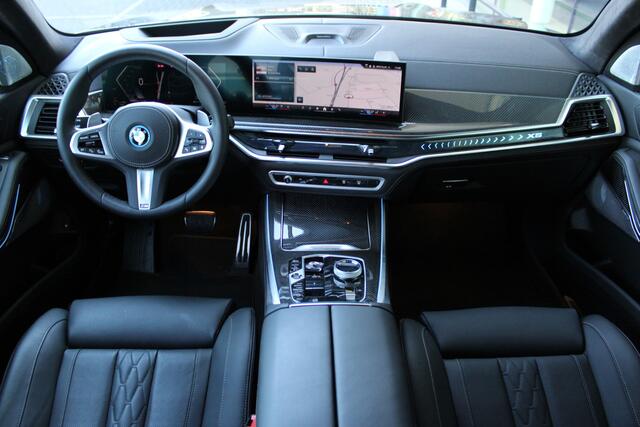 BMW X5 xDrive50e M Sport Automaat / Trekhaak / Panoramadak Sky Lounge / Comfortstoelen / Comfort Access / Soft-Close / Parking Assistant Professional