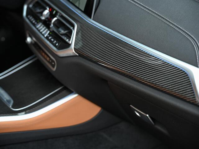 BMW X5 xDrive45e High Executive Panoramadak | M-Performance Seats | NL-Auto | Dealeronderhouden | Carbon Inleg | Active Cruise | Camera | Luchtvering | Memory Seats | Ambiance Interieur | Trekhaak |