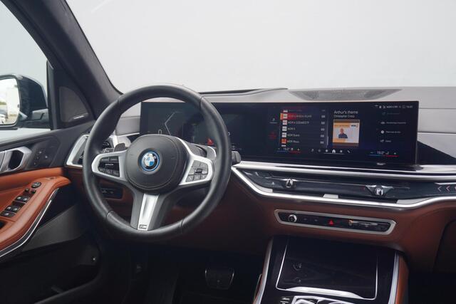 BMW X5 xDrive50e M Sport | Trekhaak | Soft-Close | Comfortstoelen | Stoelventilatie | Harman Kardon | head-up | Hemelbekleding Alcantara | Individual dashboard leder | 22 Inch