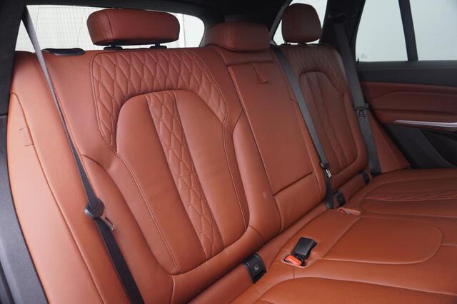 BMW X5 xDrive50e M Sport | Trekhaak | Soft-Close | Comfortstoelen | Stoelventilatie | Harman Kardon | head-up | Hemelbekleding Alcantara | Individual dashboard leder | 22 Inch