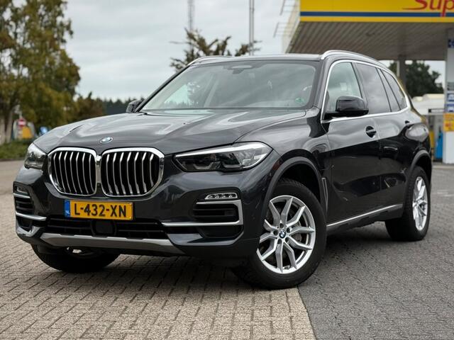 BMW X5 XDRIVE45E HIGH EXEC. TREKHAAK ELK. LUCHTVERING CARPLAY STUUR-STOELVERWARMING