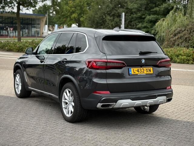 BMW X5 XDRIVE45E HIGH EXEC. TREKHAAK ELK. LUCHTVERING CARPLAY STUUR-STOELVERWARMING