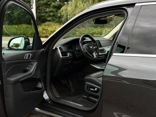BMW X5 XDRIVE45E HIGH EXEC. TREKHAAK ELK. LUCHTVERING CARPLAY STUUR-STOELVERWARMING