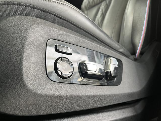 BMW X5 xDrive50e | Individual | 22'' inch | M Sport Pro | Panodak | Comfort Stoelen | Nappa Leder | Dravitgrau | 360 Camera | Soft Close | Trekhaak | Iconic Glow Nieren | Stoel ventilatie | Carbon interieur