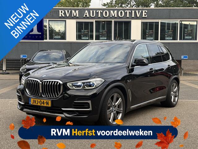 BMW X5 xDrive45e High Executive VAN: € 61.900- VOOR: € 59.877,- UW HERFSTVOORDEEL: € 2.023,-| LASER LED| ELEKTRISCHE TREKHAAK | PANO| HUD| BMW DEALER ONDERHOUDEN| DRIVING ASS. PROFF| KEYLESS | MEMORY STOEL| DODE HOEK SENSOR|
