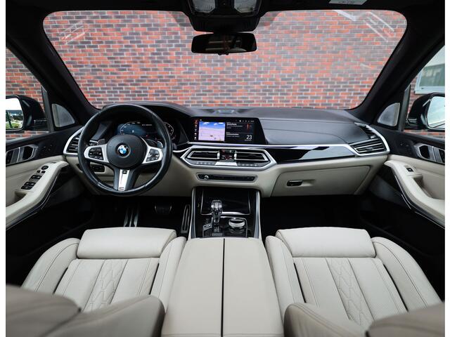 BMW X5 M50i | B&W - Bodykit - HUD