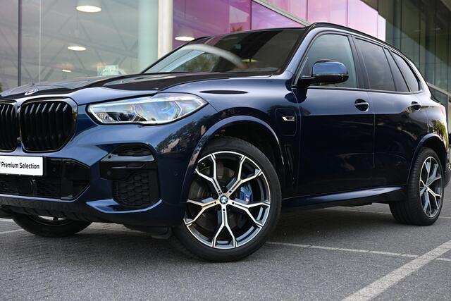 BMW X5 xDrive45e M Sport Automaat / Panoramadak / Comfortstoelen / Massagestoelen / Laserlight / Harman Kardon / Head-Up / Parking Assistant Plus