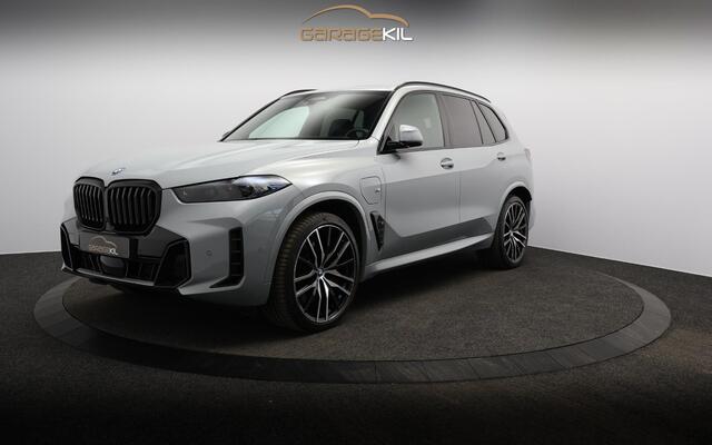 BMW X5 xDrive50e Launch Edition Dealeronderh. / Panoramadak / M-Sport kuipstoelen / Stoelventilatie / Harman Kardon / Trekhaak / Driving Prof / Parking Prof / Crafted Clarity