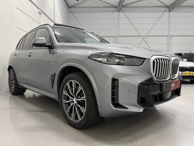 BMW X5 xDrive50e M-Sport SKYSCRAPER/PANO-SKY LOUNGE/TREKHAAK/MERINO LEER COMFORT/LUCHTVERING/H&K/20"M-SPORT/KEYLESS/CAMERA/SHADOW-LINE/NET OH BEURT GEHAD BIJ BMW DEALER/ABSOLUTE NIEUWSTAAT/BTW-AUTO